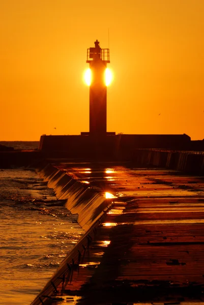 Silhouette du phare au coucher du soleil — Photo