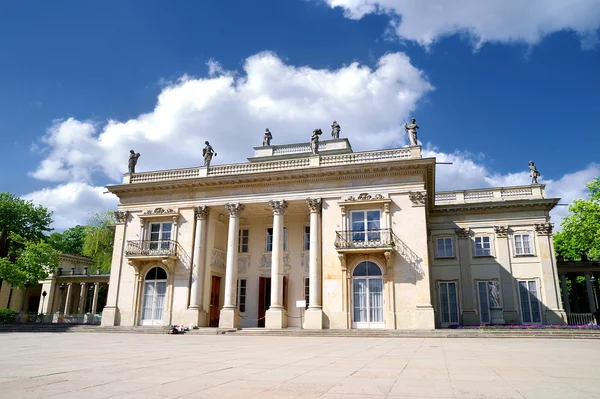 O palácio Lazienki no Parque Lazienki, Varsóvia — Fotografia de Stock
