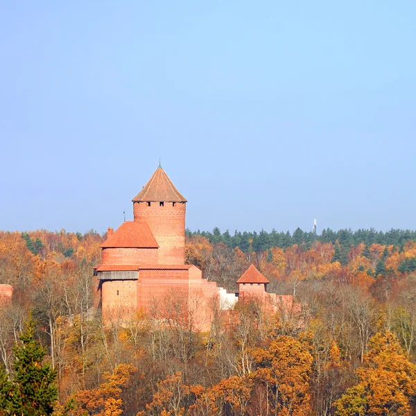 Starý livonské hrad ve městě sigulda, Lotyšsko — Stock fotografie