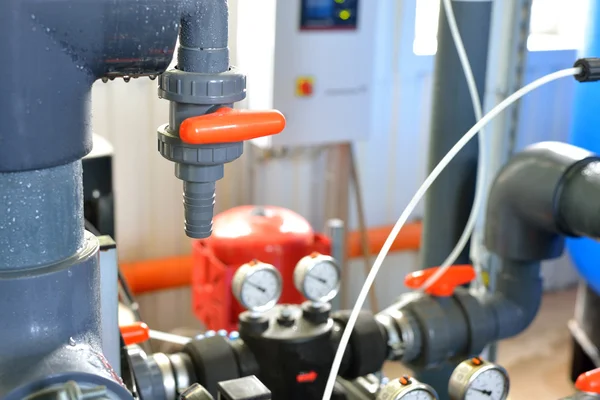 Gasoducto de agua industrial en una sala de calderas —  Fotos de Stock