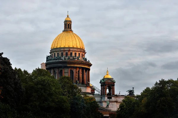 Saint Isaac's Cathedral w Sankt Petersburgu — Zdjęcie stockowe