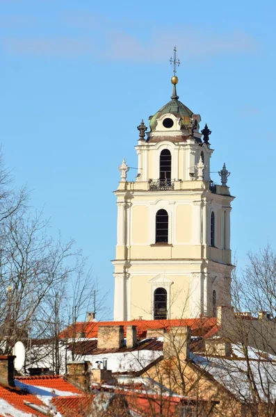 Iglesia en la parte antigua de Vilna — Foto de Stock