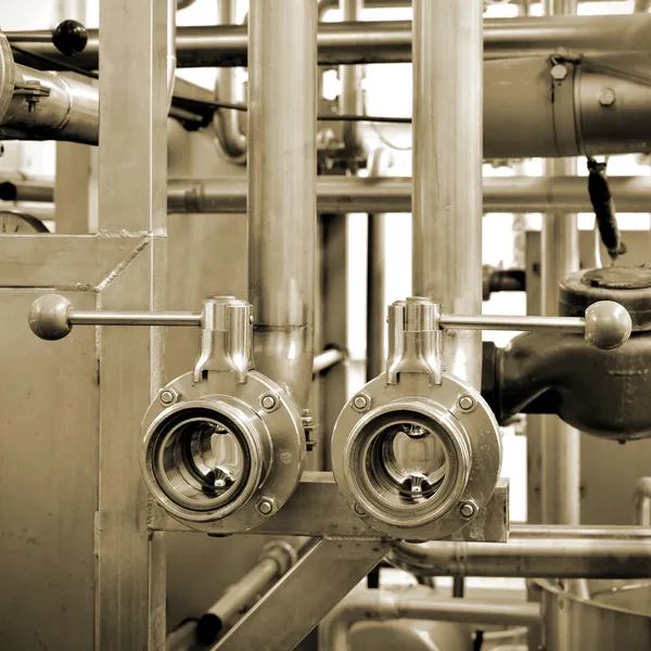 Industrial pipelines and other equipment at the factory — Stock Photo, Image