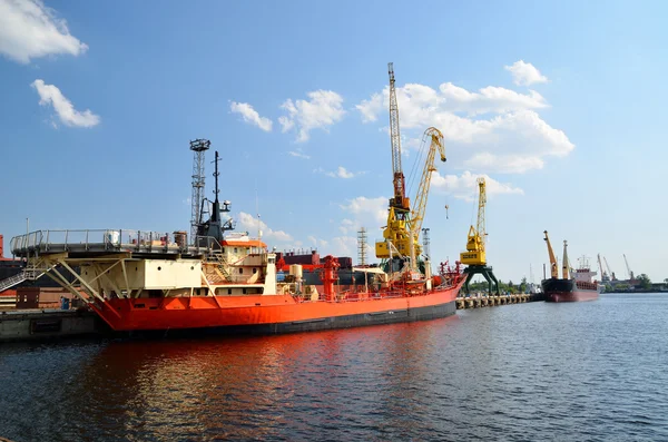 Nákladní přístav. Riga loděnice — Stock fotografie