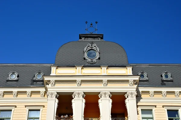 Stary zabytkowy budynek w Rydze, Łotwa — Zdjęcie stockowe