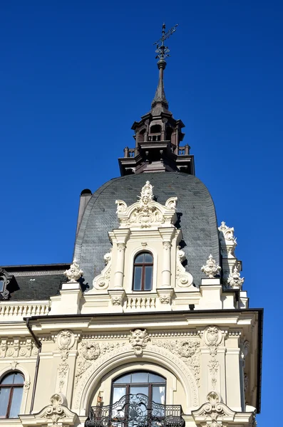 Antiguo edificio histórico en Riga, Letonia — Foto de Stock