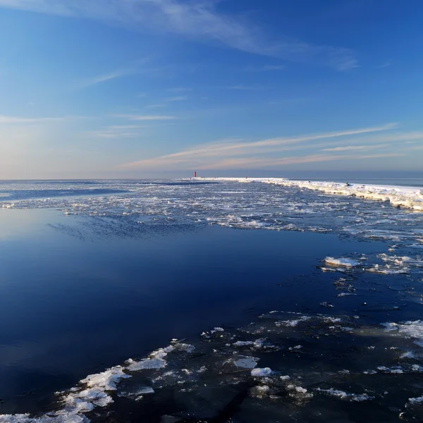 Замерзшее море — стоковое фото