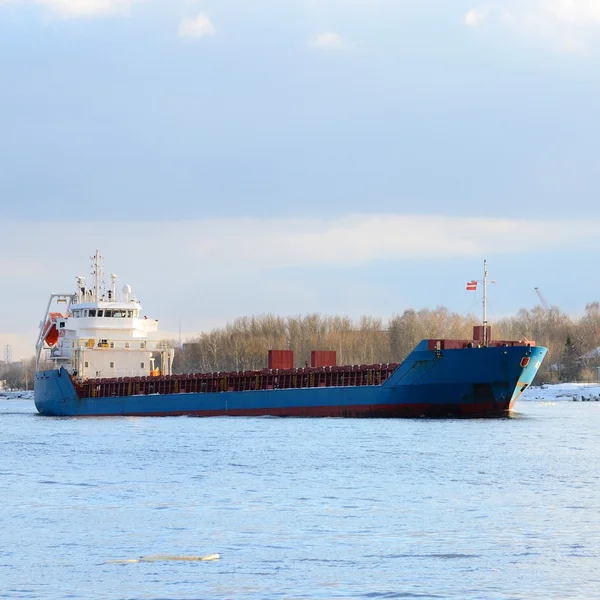 Cargo ship leaving port — Stock Photo, Image