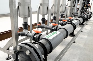 yeni boru parlak ve renkli ekipman endüstriyel kazan dairesi