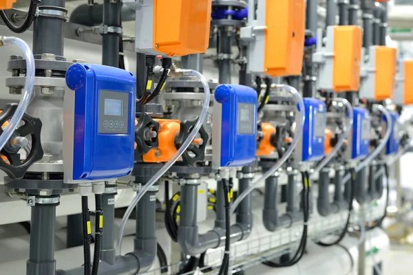 New shiny pipes and colorful equipment in industrial boiler room — Stock Photo, Image