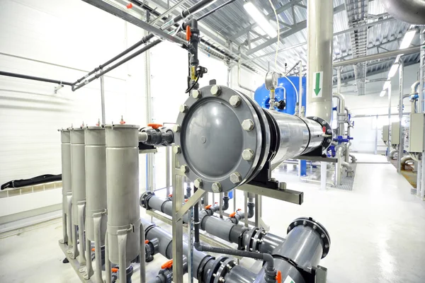 New shiny pipes and large pumps in industrial boiler room — Stock Photo, Image