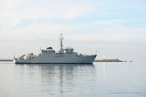 Grey modern warship sailing in still water — Stock Photo, Image