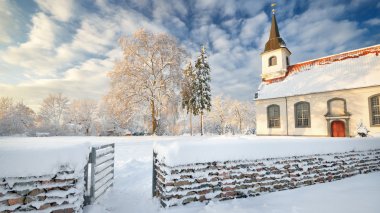 güzel kış gününde Lutheran Kilisesi-Letonya
