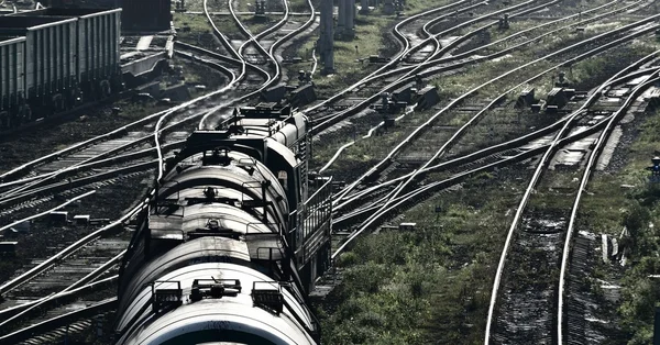 Lading trein en industriële railroad bekijken — Stockfoto