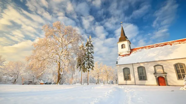 Lutheran church in Latvia in beautiful winter day — Stock Photo, Image