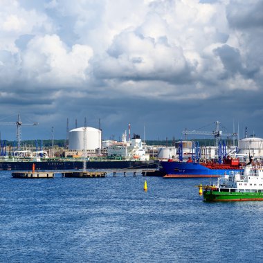 Kargo liman terminal yakıt tankerleri.