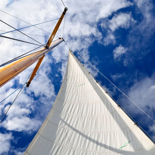 Sail yacht mast — Stockfoto