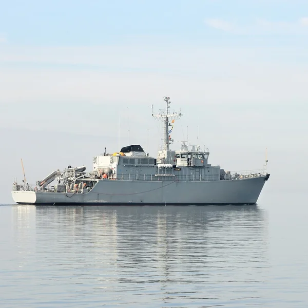 Navio de guerra moderno cinzento — Fotografia de Stock