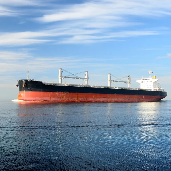 Large cargo ship sailing in still water — Stock Photo, Image