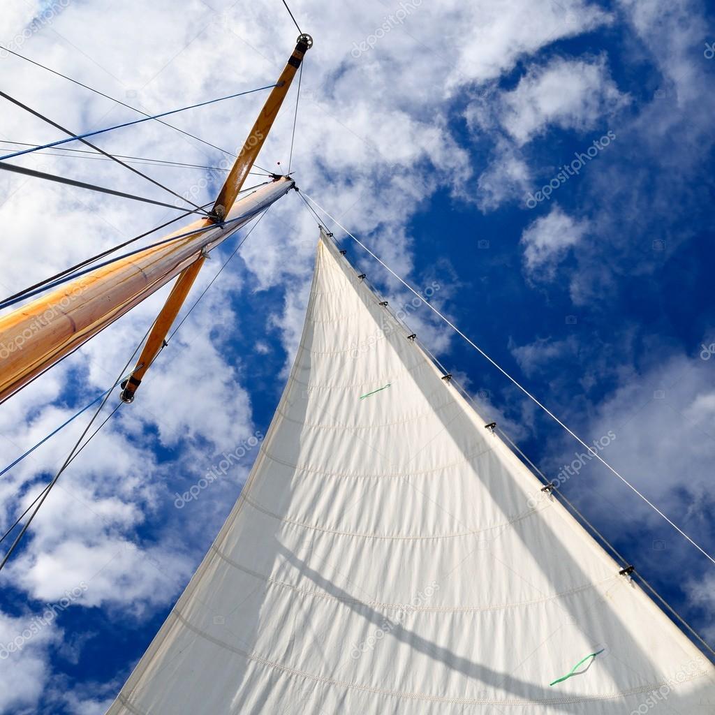 Sail yacht mast