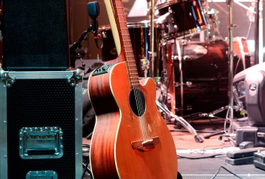 elektro gitar ve müzik diğer ekipmanlar