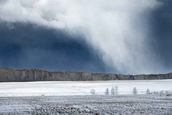 Heavy snow storm clouds over fields — Stock Photo, Image