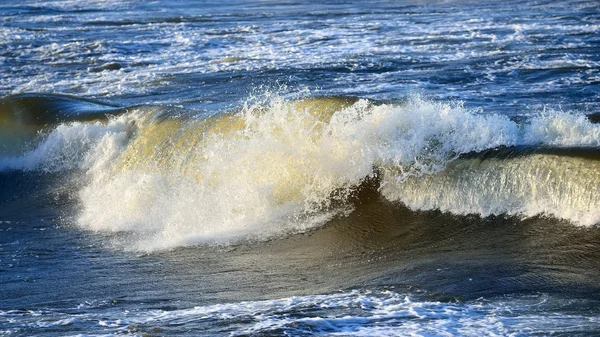 Grandi e potenti onde marine durante la tempesta — Foto Stock