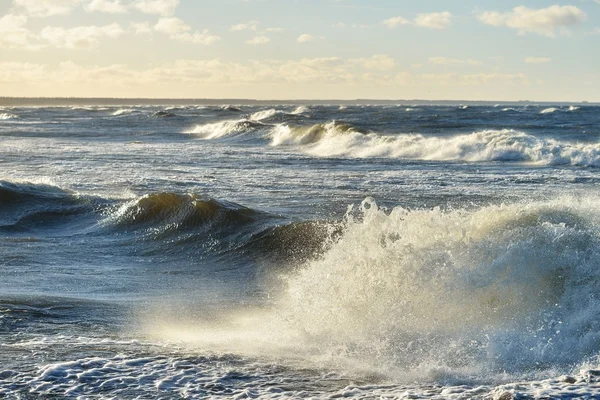 Velké a silné mořské vlny během bouře — Stock fotografie