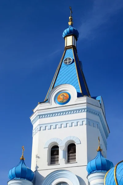 Iglesia ortodoxa blanca en Elgava, Letonia —  Fotos de Stock