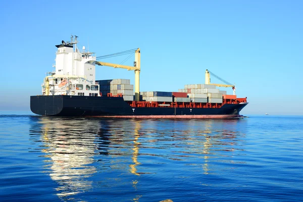 Büyük kargo konteyner gemisi, riga — Stok fotoğraf
