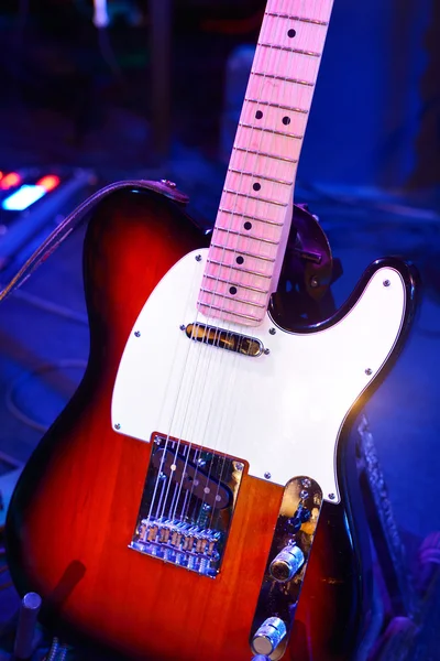 Elektrische gitaar en andere muziekmateriaal — Stockfoto