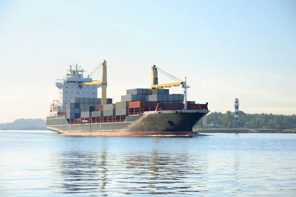 büyük kargo konteyner gemisi, riga