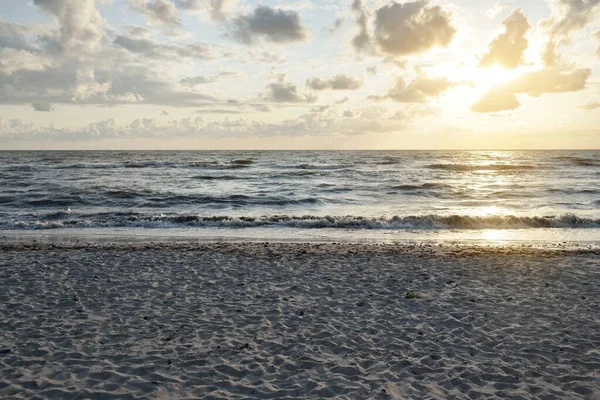 Oostzee Zandduinen Strand Storm Zonsondergang Zacht Gouden Zonlicht Gloeiende Wolken — Stockfoto