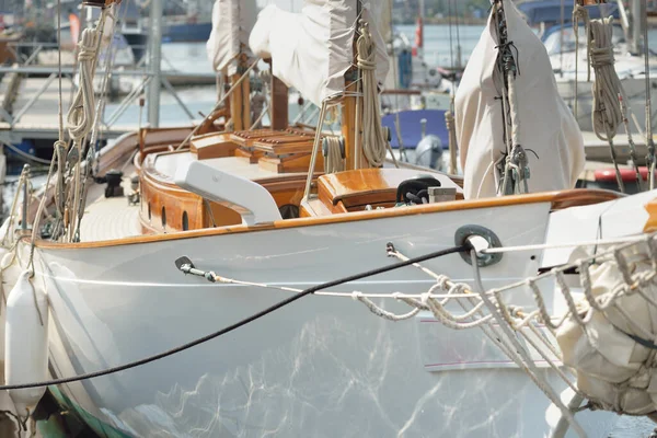 Barca Vela Retrò Costoso Ketch Ormeggiato Molo Nuovo Porto Turistico — Foto Stock