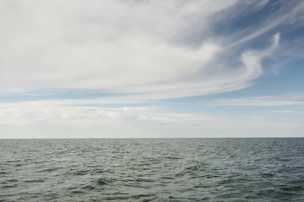 Балтийское Море Драматическими Облаками После Грозы Голубое Небо Воздушный Вид — стоковое фото