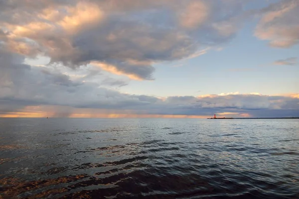 Östersjön Efter Stormen Panoramautsikt Från Segelbåt Dramatisk Solnedgång Himmel Glödande — Stockfoto