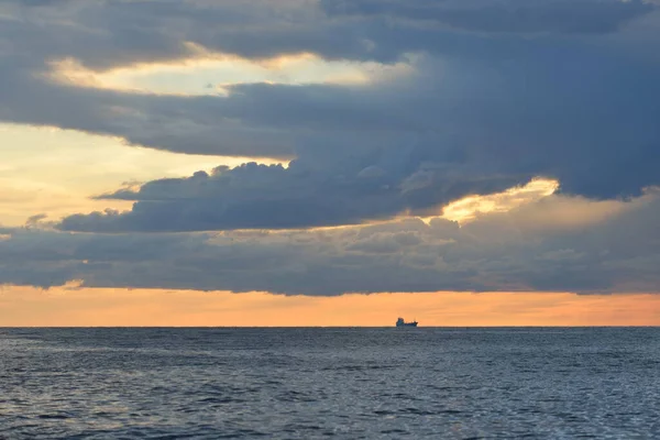 Oostzee Storm Panoramisch Uitzicht Vanaf Een Zeilboot Dramatische Zonsondergang Hemel — Stockfoto