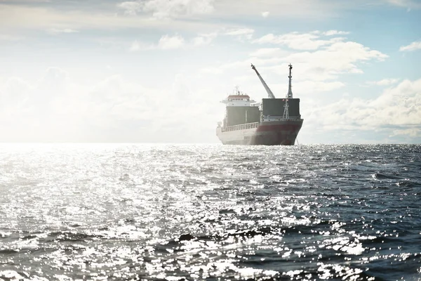 Duży Nowoczesny Żuraw Drobnicowy Pływający Otwartym Morzu Transport Towarowy Statek — Zdjęcie stockowe