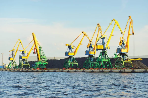 Terminal Carvão Moderno Riga Letónia Cranes Close Mar Báltico Transporte — Fotografia de Stock