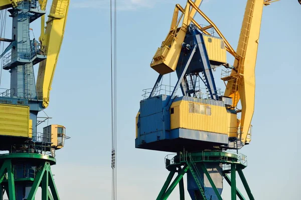 Moderno Terminal Del Carbone Riga Lettonia Primo Piano Delle Gru — Foto Stock