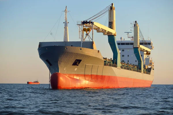 Großes Kranschiff Stückgut 146 Meter Länge Das Bei Sonnenuntergang Auf — Stockfoto