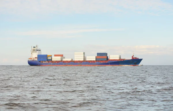 Großes Fracht Containerschiff Auf Der Ostsee Güterverkehr Logistik Globale Kommunikation — Stockfoto