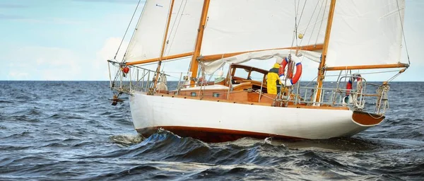 Old Expensive Vintage Wooden Sailboat Yawl Close Sailing Open Sea — Stock Photo, Image