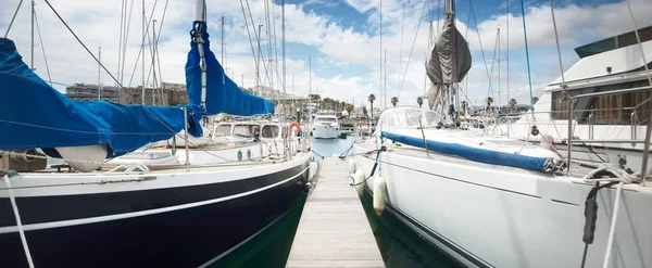 Plachetnice Zakotvené Mola Jasného Dne Zblízka Jachtový Přístav Cascais Portugalsko — Stock fotografie
