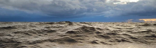 Северное Море Вид Парусника Драматическое Закатное Небо Солнечные Лучи Сквозь — стоковое фото