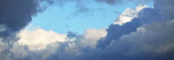 Nuvens Ornamentais Céu Dramático Paisagem Nuvens Tempestade Épica Luz Solar — Fotografia de Stock