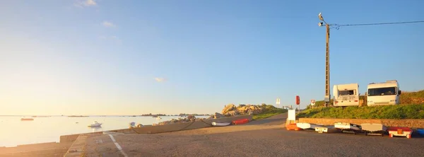 Camping Site Rocky Shores Brittany France Caravan Trailer Close Dramatic — Stock Photo, Image