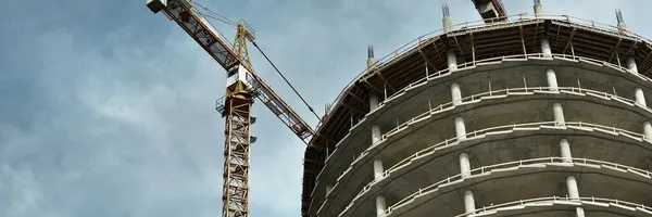 Современное Строящееся Здание Кран Крупным Планом Рига Латвия Концепция Изображения — стоковое фото