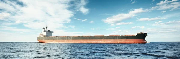 Величезний Вантажний Корабель Плив Відкритому Морі Європоорта Чисте Блакитне Небо — стокове фото