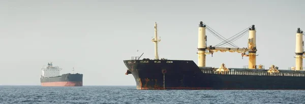 Ein Großes Schwarzes Frachtkran Schiff Ankert Der Straße Von Gibraltar — Stockfoto